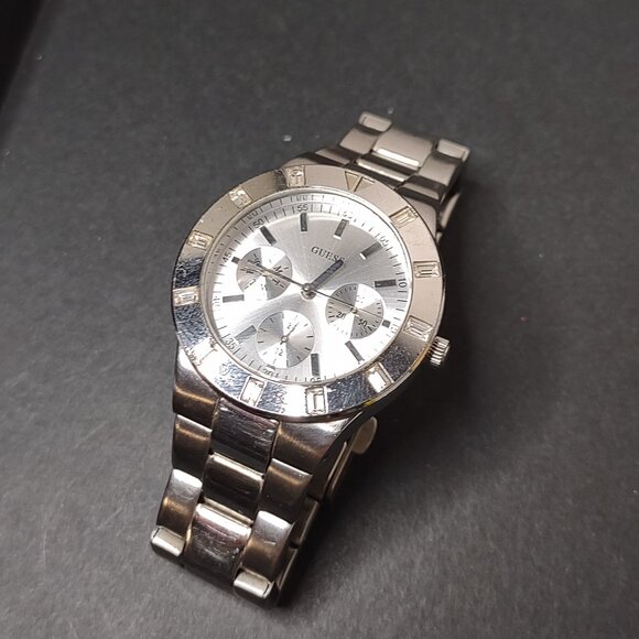 Very Nice 6 Inch Silver Tone Guess Watch - Picture 2 of 11